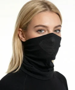 Az M-PRO szellőző merinó gyapjú arcmaszk – Fekete ideális választás síeléshez, snowboardozáshoz, kerékpározáshoz és túrázáshoz. Természetes antibakteriális anyaga hosszú használat során is frissességet biztosít, miközben a légáteresztő zónák akadálymentes légzést tesznek lehetővé.