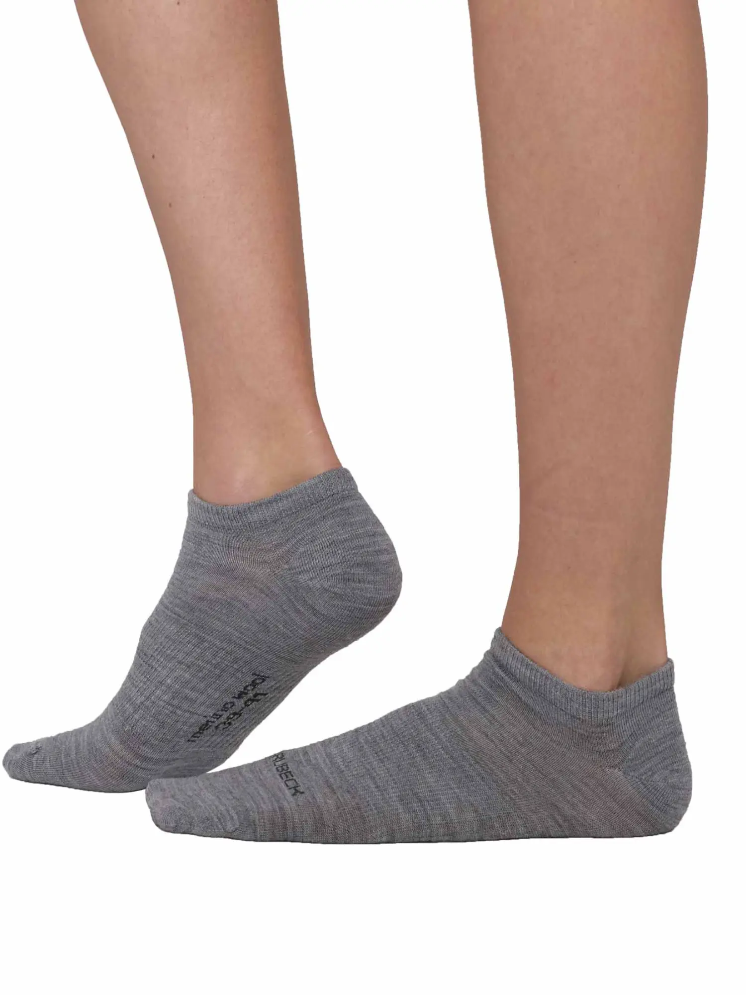BRUECK COMFORT WOOL szürke merinó gyapjú bokazokni viselve oldalnézetből, uniszex kialakítás